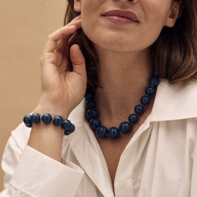 Collier Simone à Bordeaux Icône Bleu Nuit en résine et acier doré