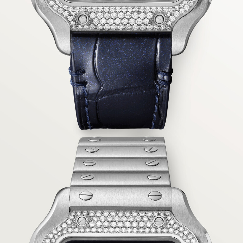 Montre Santos de Cartier Moyen modèle, mouvement automatique, acier, diamants, cadran bleu, bracelets métal et cuir interchangeables