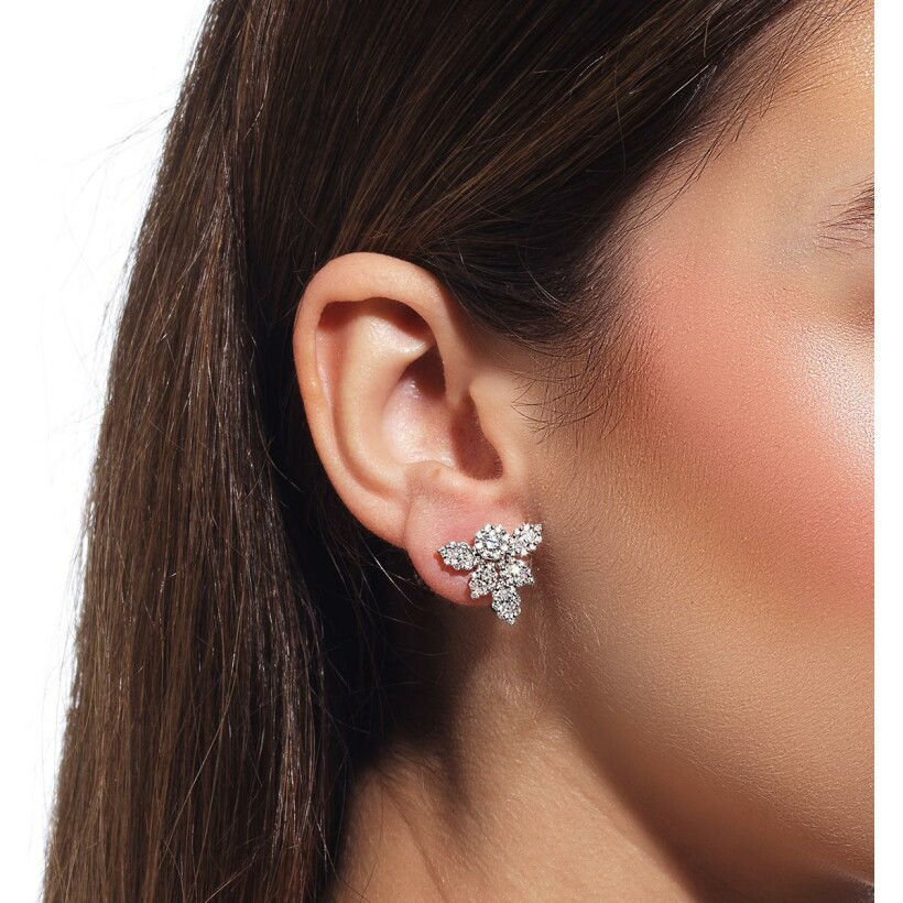 Boucles d'oreilles Yeprem Y-Not en or blanc et diamants