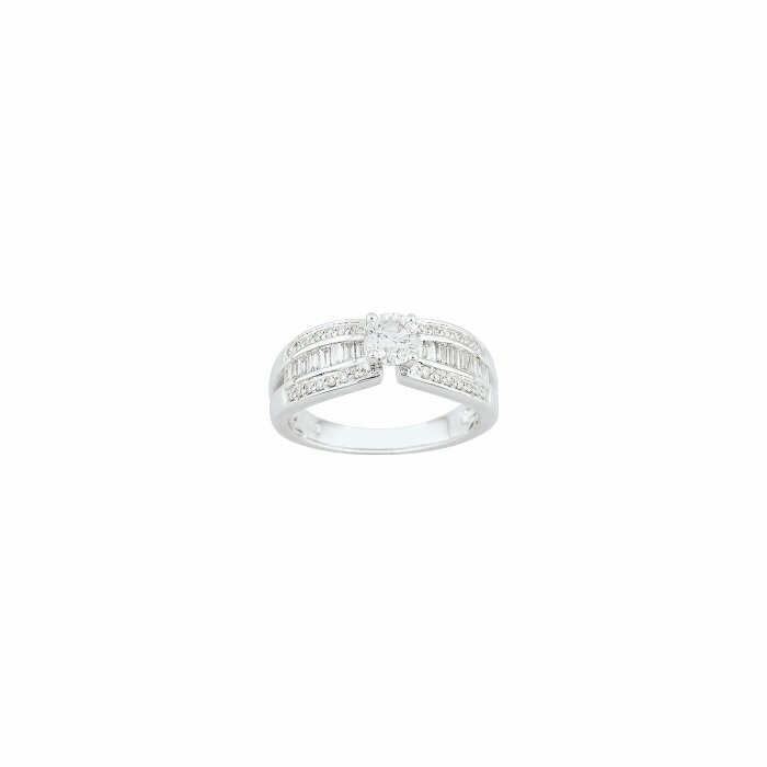 Bague en or blanc et diamant central