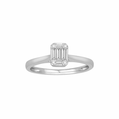 Solitaire en or blanc et diamant taille baguette de 0.18ct