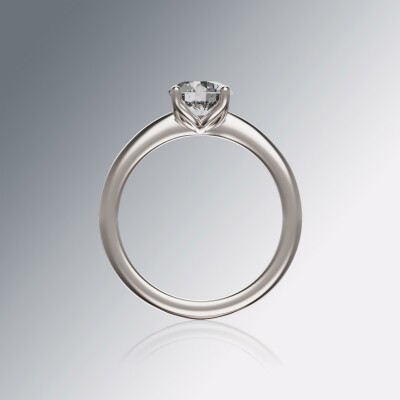 Platinum  4-Claw Solitaire Round Diamond Ring