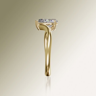 Yellow Gold 3-Claw Solitaire Pear-Shaped Diamond Ring