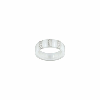 Bague en céramique, or blanc et diamants