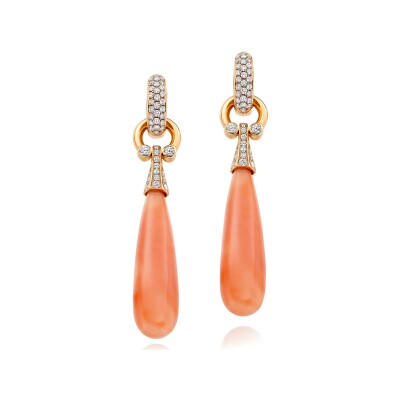 Boucles d'oreilles pendantes Fibula en or rose, diamants et corail