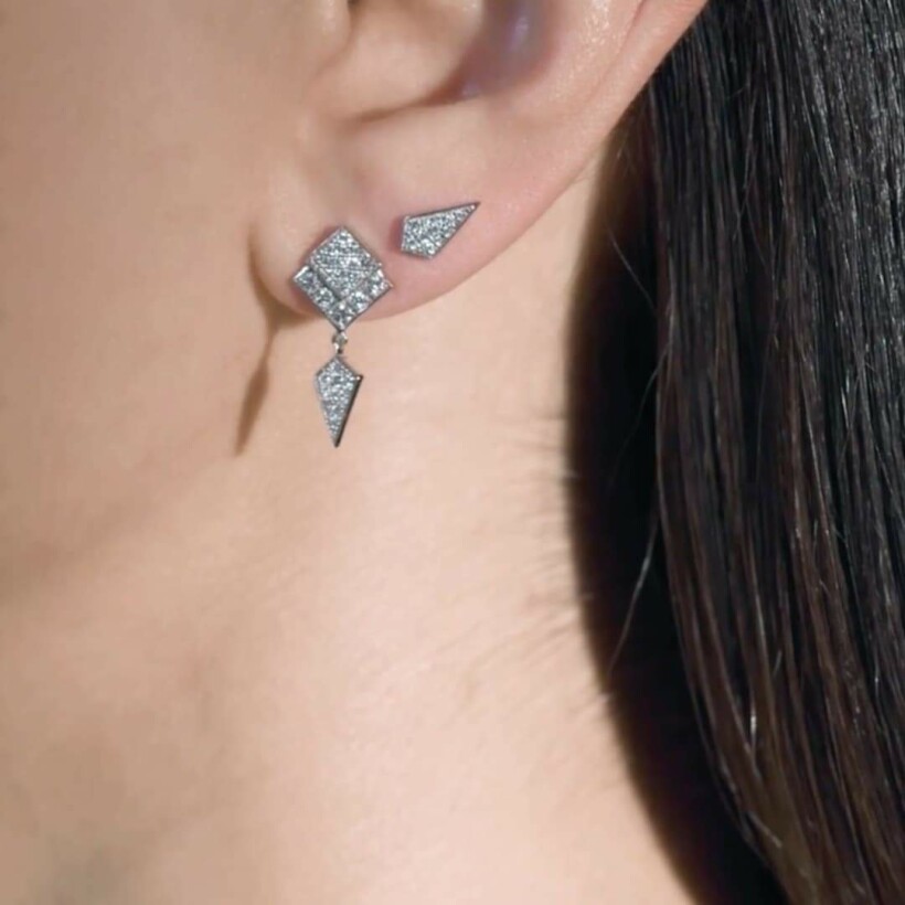 Mono boucle d'oreille pendante Statement Stairway en argent rhodié et diamants