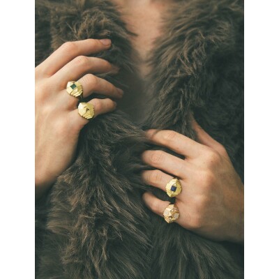 STATEMENT Paris Rockaway mini pyramid ring in yellow gold, lapis lazuli and diamonds