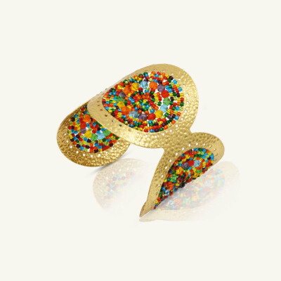 Manchette Sàntibé Bijoux Fuego en laiton, métal doré et perles multicolore