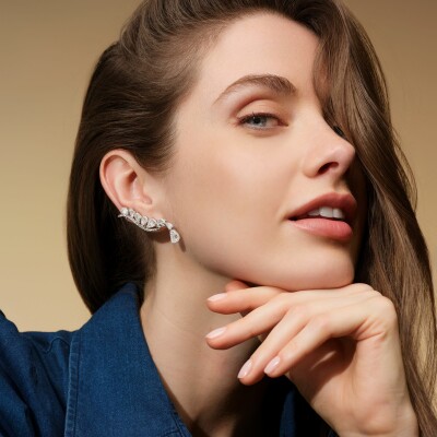 Mono boucle d'oreille Festival en or blanc et diamants taille poire