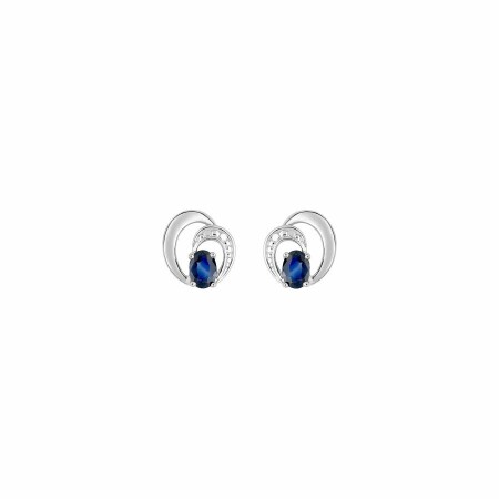 Boucles d'oreilles clous en or blanc, saphirs et oxydes de zirconium