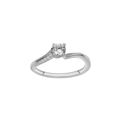 Bague en argent et oxyde de zirconium