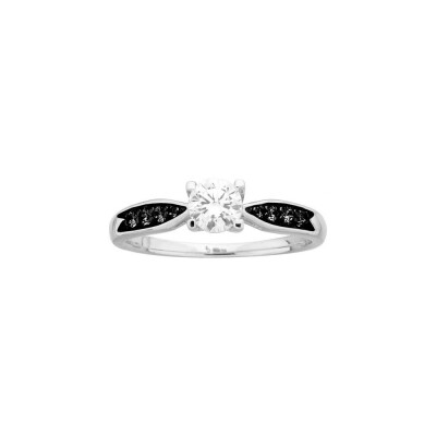 Bague en argent et oxyde de zirconium