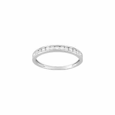 Bague en or blanc et oxydes de zirconium