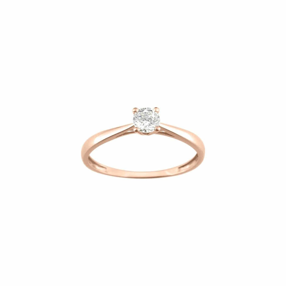 Bague en or rose et oxyde de zirconium