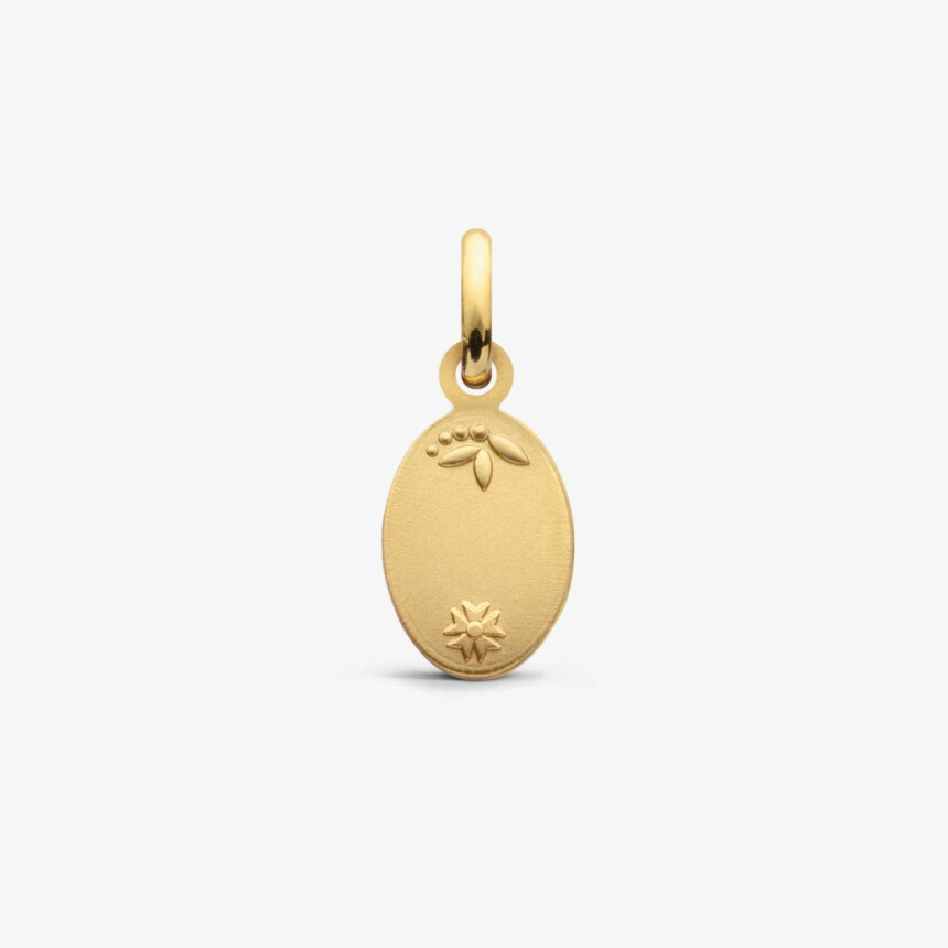 Arthus Bertrand medal, clover in polished yellow gold, skye blue lacquer