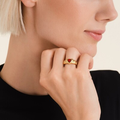 Bague Rosefield cœur strié zircon rubis et acier doré, taille 52