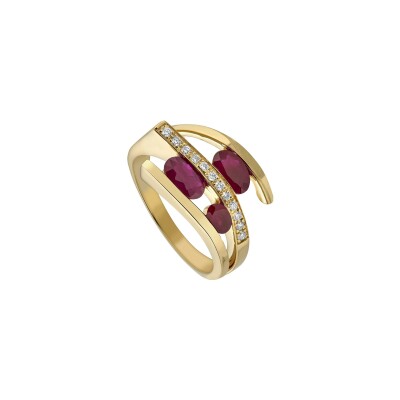 Bague en or jaune, rubis et diamants