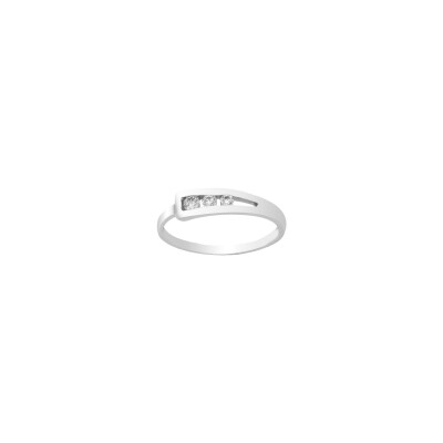 Bague en or blanc et oxyde de zirconium