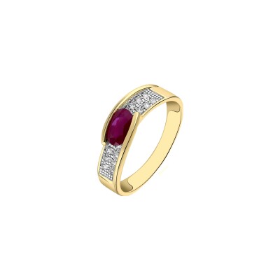 Bague en or jaune, rubis et diamants