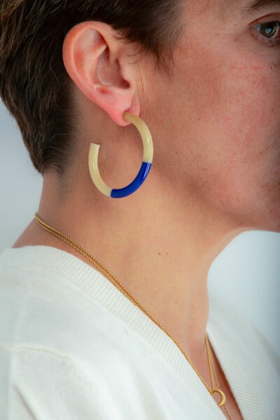 Créoles ATELIER1811 Kathleen Bleu en corne naturelle
