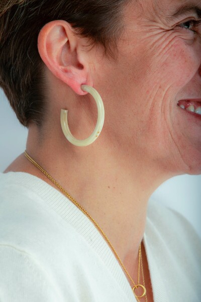 Créoles ATELIER1811 Kathleen Naturel Clair en corne naturelle