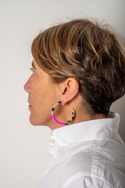 Créoles ATELIER1811 Kathleen Rose Leopard en corne naturelle