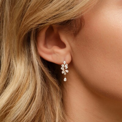 Boucles d'oreilles Laces pendantes, en or rose et diamants multi poires et pampilles poires