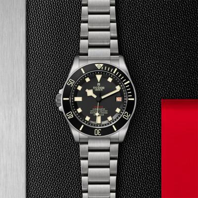 Montre TUDOR Pelagos lhd disque noir mat en céramique, bracelet en titane