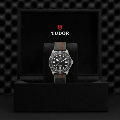 Montre TUDOR Pelagos FXD, lunette tournante unidirectionnelle, cadran noir mat