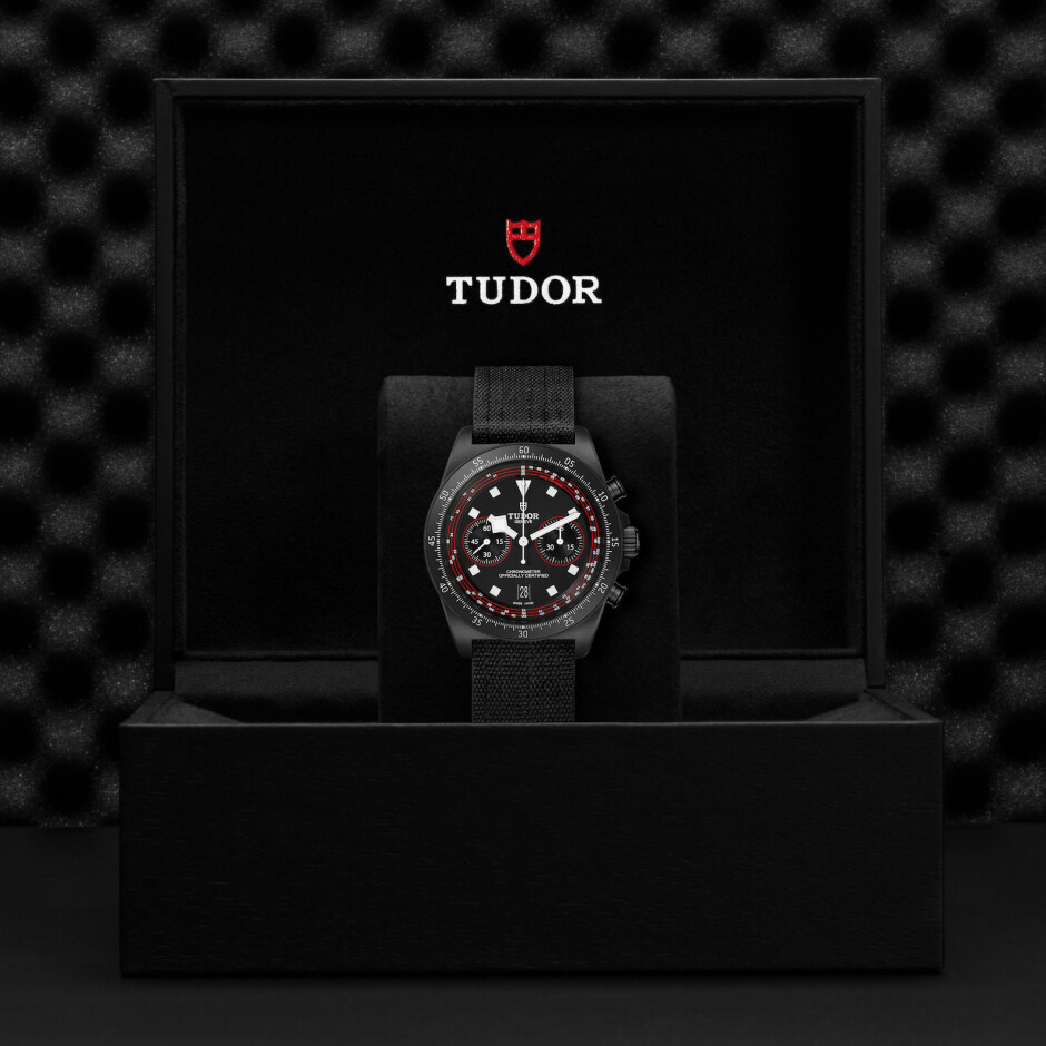 Montre TUDOR Pelagos FXD Chrono, boîtier 43 mm en composite de carbone, bracelet en tissu noir