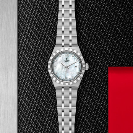 Montre TUDOR Royal boîtier en acier 28 mm, cadran serti de diamants