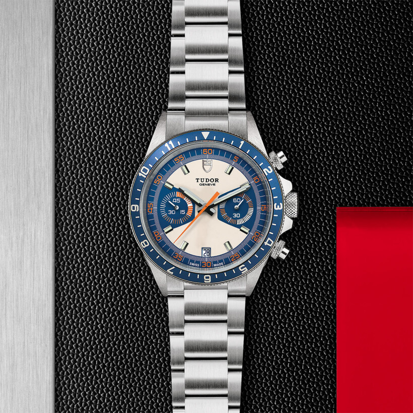 Montre TUDOR Heritage Chrono Blue cadran opalin et bleu, bracelet en acier