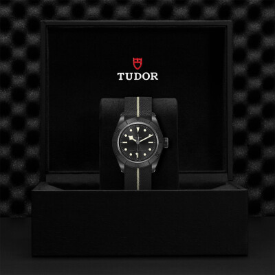 Montre TUDOR Black Bay Ceramic