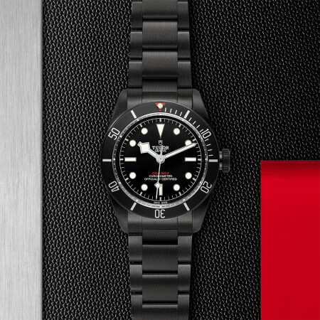 Montre TUDOR Black Bay Dark boîtier en acier traité pvd, 41mm, bracelet en acier