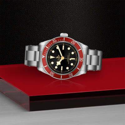 Montre TUDOR Black Bay boîtier en acier, 41 mm, bracelet en acier