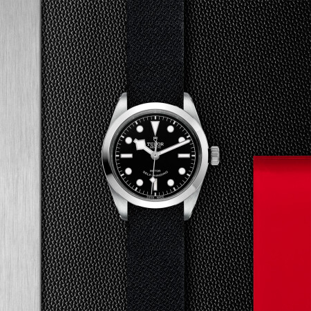 Montre TUDOR Black Bay 36 boîtier en acier 36 mm, bracelet en tissu noir