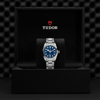 Montre TUDOR Black Bay 32 boîtier en acier 32 mm, bracelet en acier