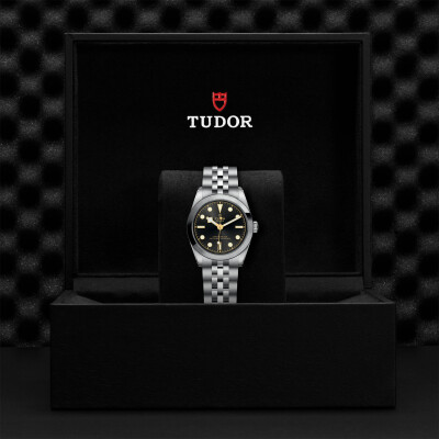 Montre TUDOR Black Bay 31 boîtier en acier, 31 mm, bracelet en acier