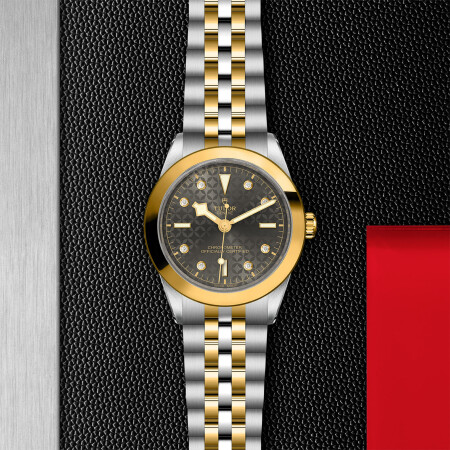 Montre TUDOR Black Bay 39 S&G boîtier en acier 39 mm, bracelet en acier et or jaune