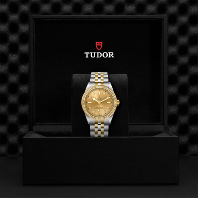 TUDOR Black Bay 39 S&G watch, 39 mm steel case, Steel and yellow gold bracelet