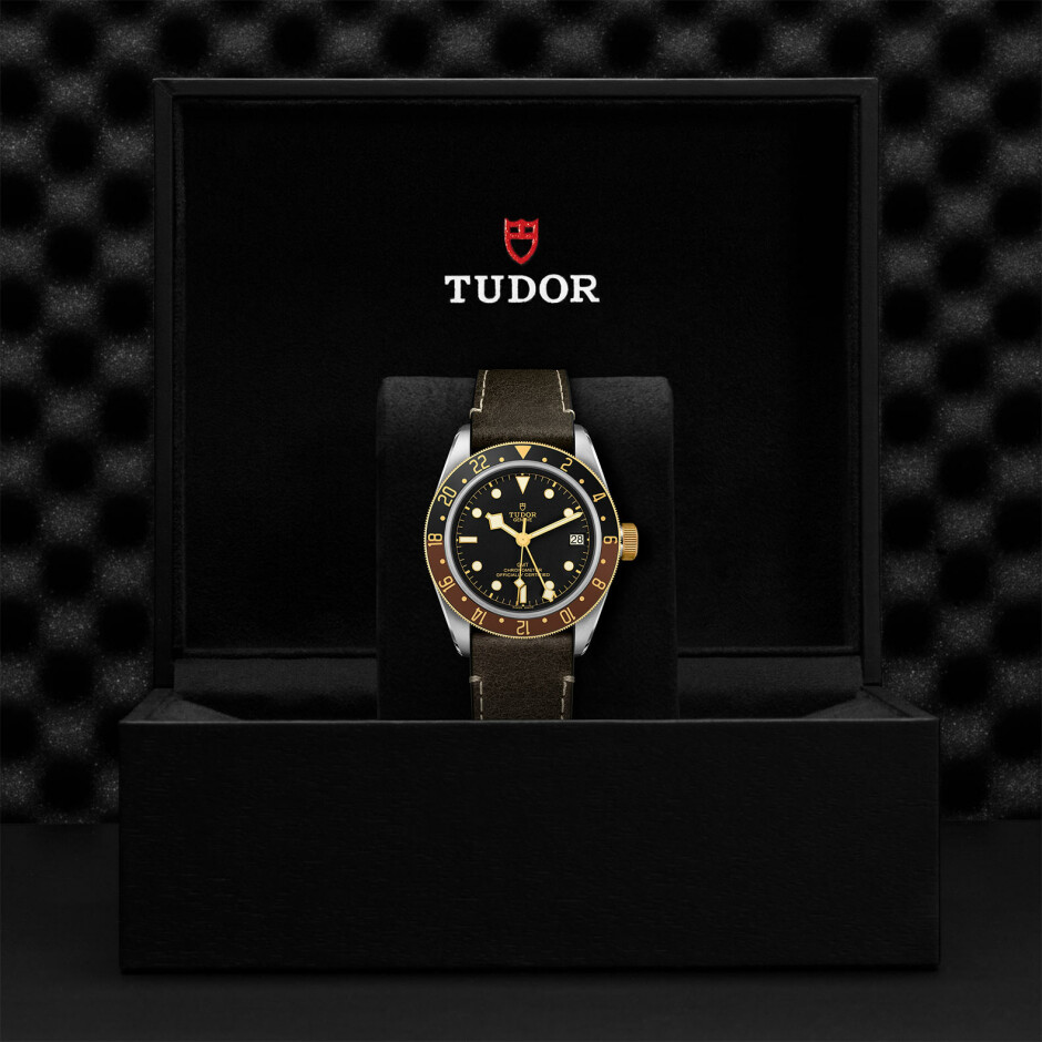 Montre TUDOR Black Bay GMT S&G boîtier en acier 41 mm, bracelet en cuir brun