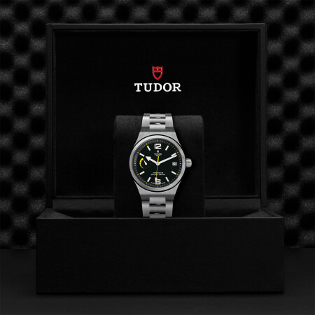 Montre TUDOR North Flag boîtier en acier, 40mm, bracelet en acier