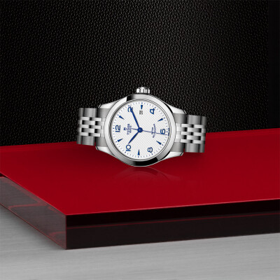 TUDOR 1926 watch, 28 mm steel case, opaline and blue dial