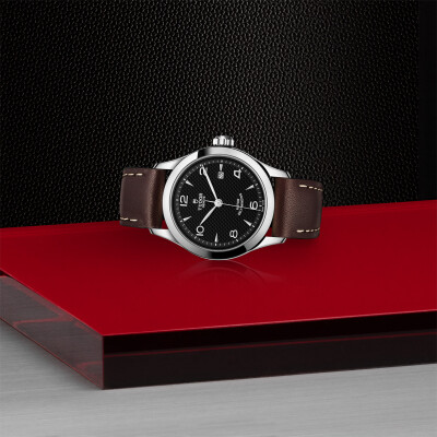 TUDOR 1926 watch, 28 mm steel case, dark-coloured dial