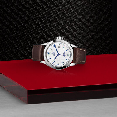 TUDOR 1926 watch, 28 mm steel case, opaline and blue dial