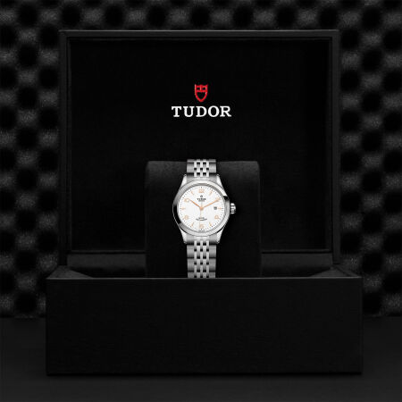 TUDOR 1926 watch, 28 mm steel case, light-coloured dial