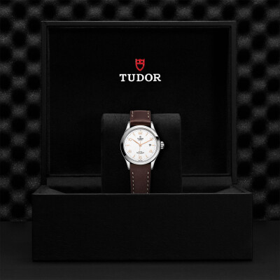 TUDOR 1926 watch, 28 mm steel case, light-coloured dial