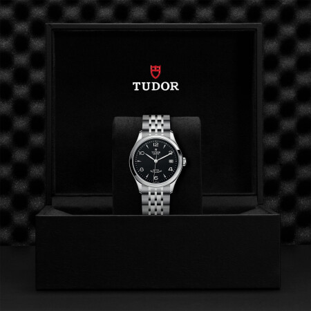 TUDOR 1926 watch, 36 mm steel case, dark-coloured dial