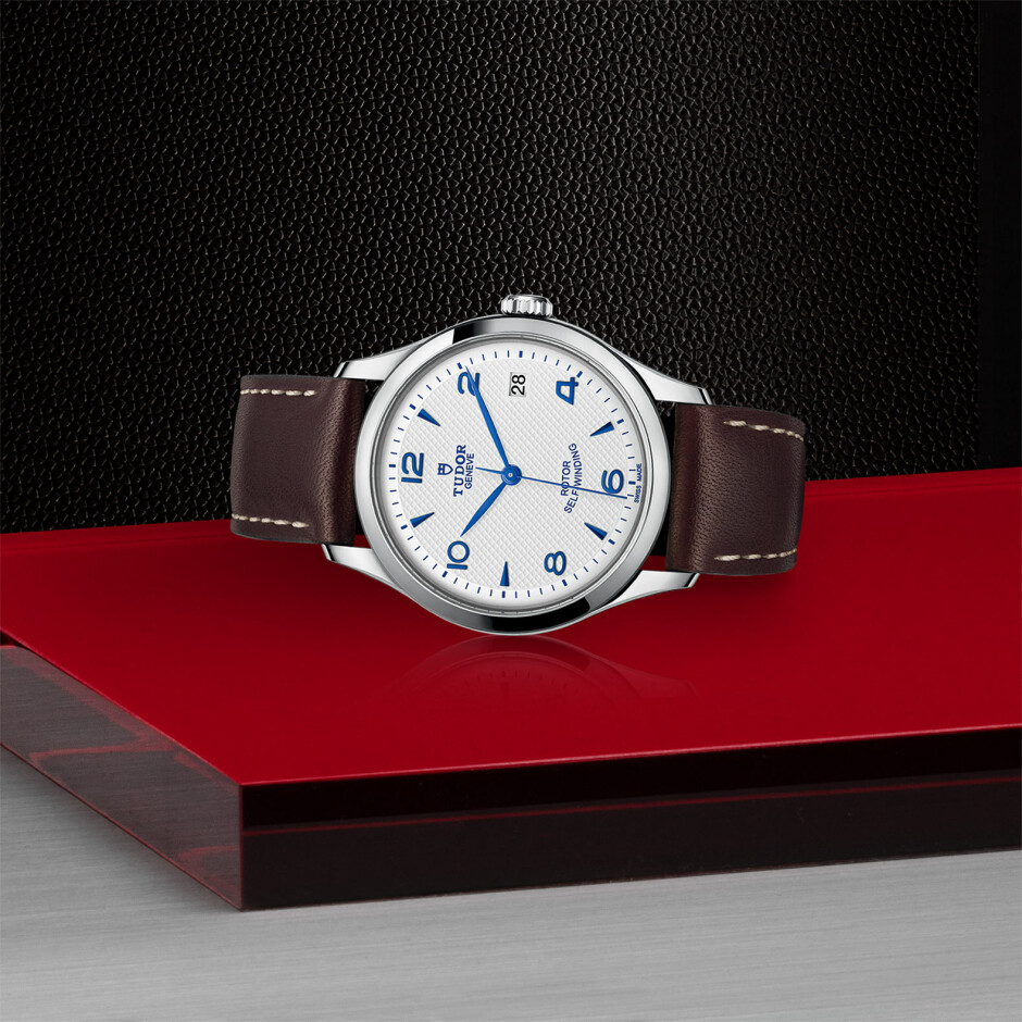 TUDOR 1926 watch, 36 mm steel case, opaline and blue dial