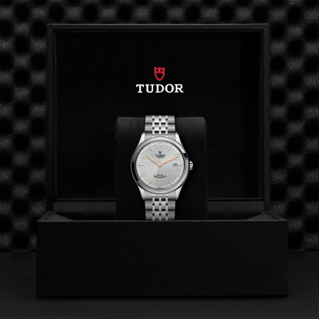 TUDOR 1926 watch, 39 mm steel case, silver dial